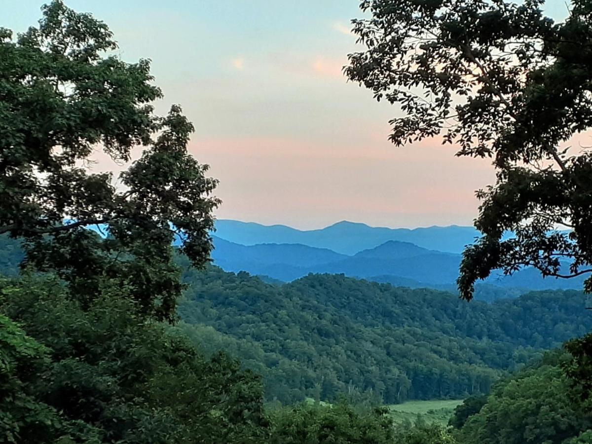 Treetops Cabin Easy To Asheville With Fast Wifi And Great View Swiss Εξωτερικό φωτογραφία